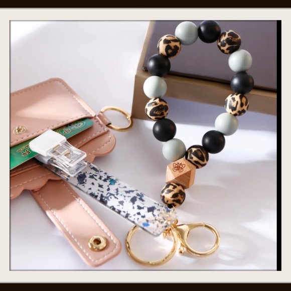 Contactless Card Grabber for Long Nails, Wristlet Keychain Bracelet for Women - Picture 3 of 3